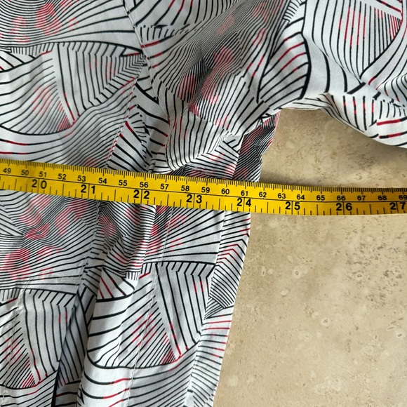 The North Face Womens Size XL Geometric Print Hooded Vented Full Zip Rain Jacket - Picture 6 of 16